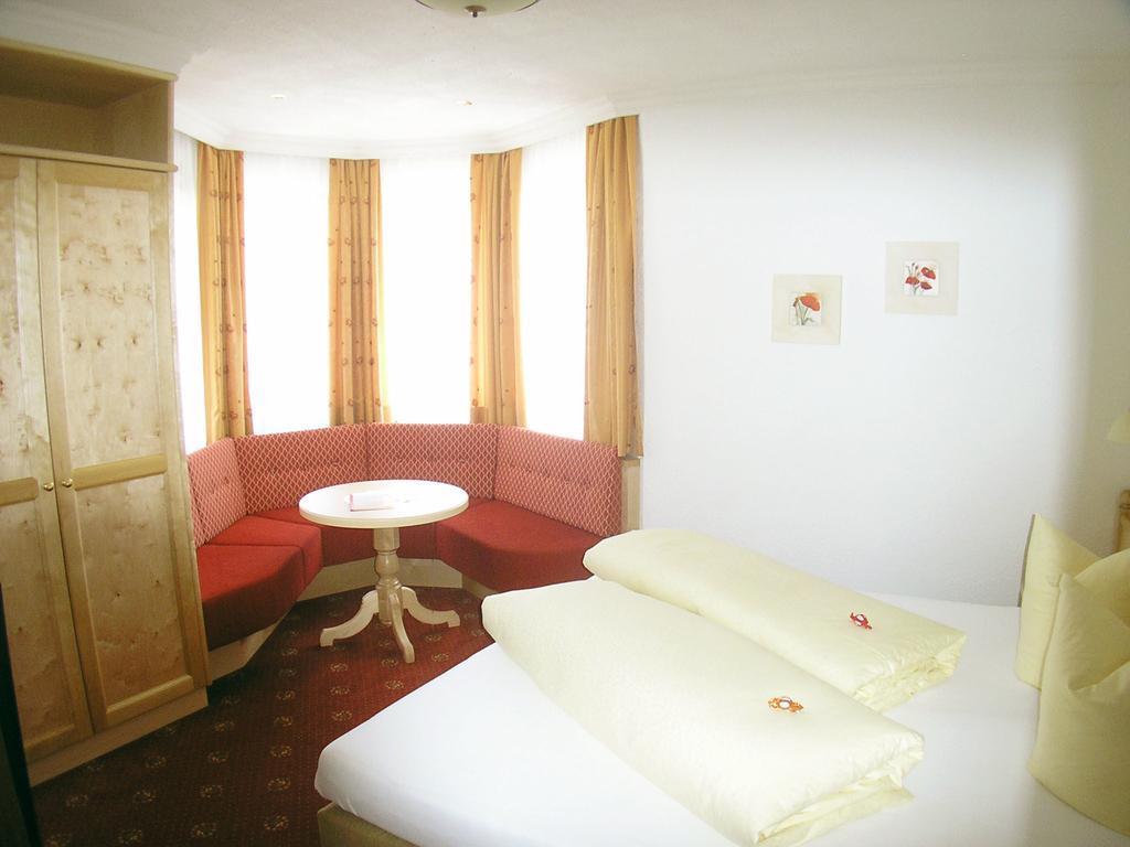 Hotel-Garni Weidacherhof 로이타쉬 객실 사진